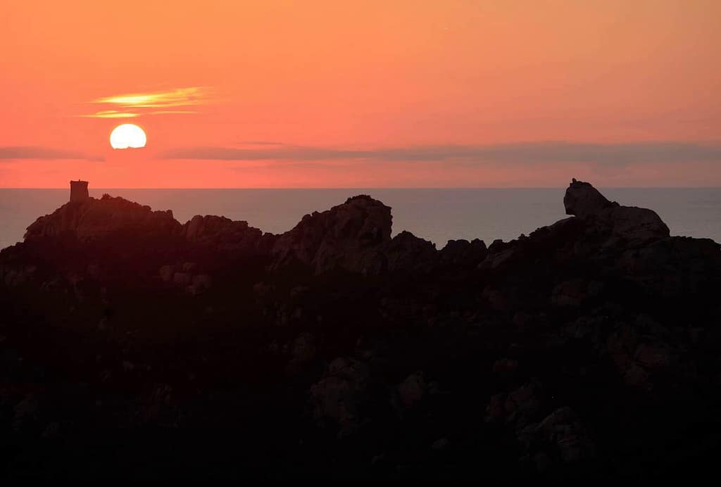 le lion de roccapina coucher de soleil