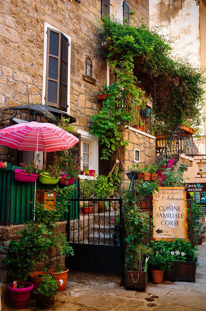 les étroites ruelles de la vieille ville de Sartène