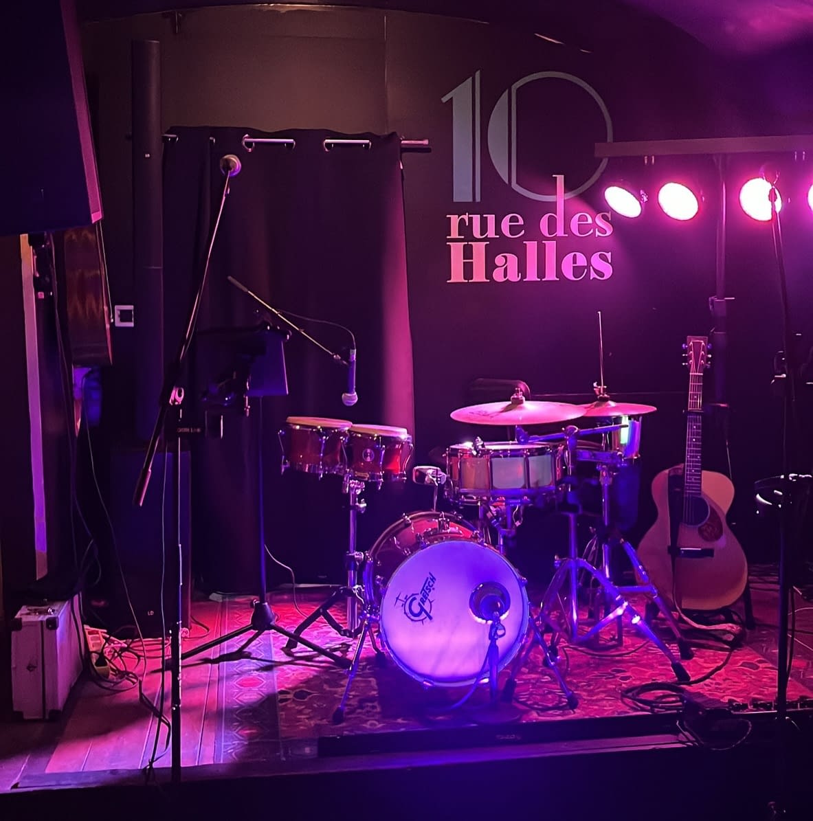 10 Rue des Halles