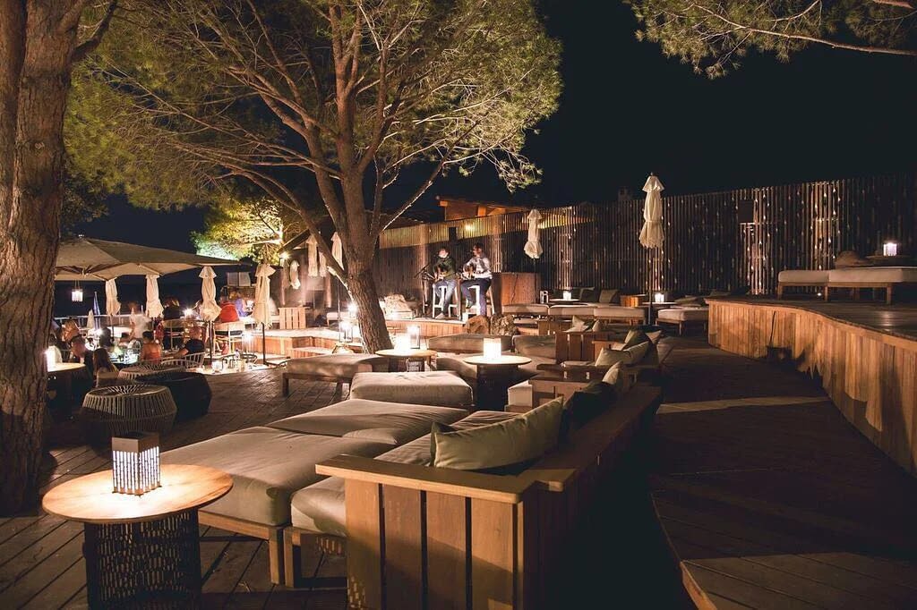 Da Mare by Sea Lounge — Paillote & Établissement de Plage à Sud Corse — Corse